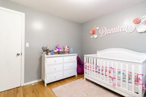 221 Woodland Ave, Bloomfield CT  06002-1357 exterior