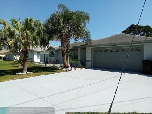 2471 Leithgow St, Fort Pierce, FL 34952-7425