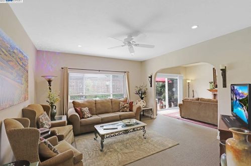 1220 Hillcrest Ave, Livermore CA  94550-4923 exterior