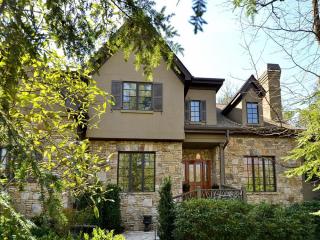 1640 Olmsted Dr, Asheville, NC 28803-1937