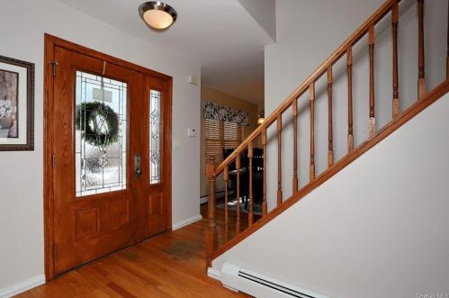 27 Larkin Ln, Garnerville NY  10923-1536 exterior