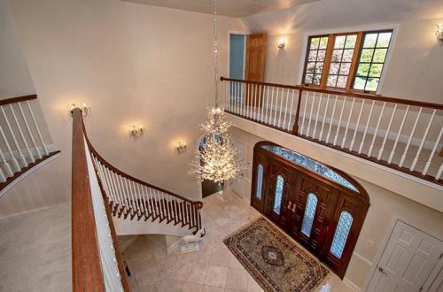 105 Lantern Cir, Canonsburg, PA 15317-3654