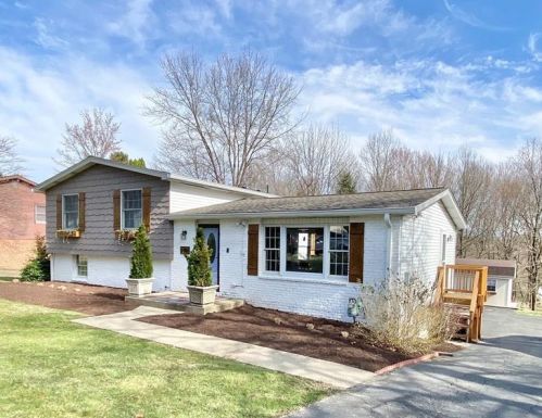 130 Sunview Dr, Beaver Falls, PA 15010-1155