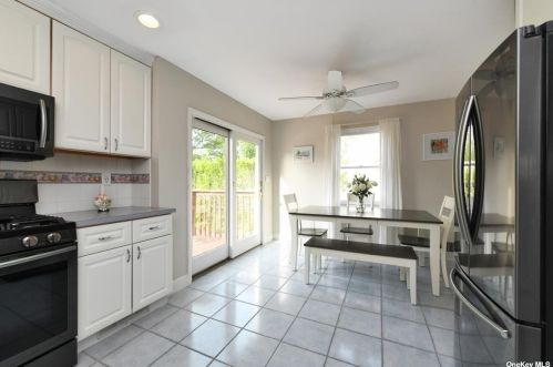 612 3rd Ave, Elwood NY  11731-3435 exterior