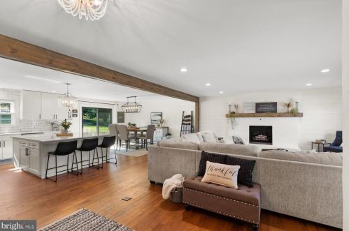 2146 Stonecrest Dr, Lancaster PA  17601-5437 exterior