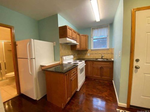 202 Wellwood Ave, North Lindenhurst NY  11757-3705 exterior