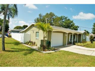 2308 8th Ave, Largo, FL 33770-2942