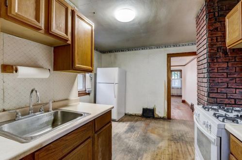 1454 89, Milwaukee WI 53222-4604 exterior