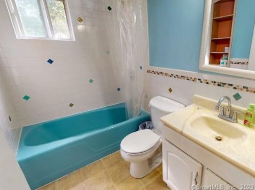 43 James St, Colchester CT  06415-1118 exterior