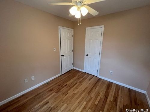 80 Doges Promenade, North Lindenhurst NY  11757-6408 exterior