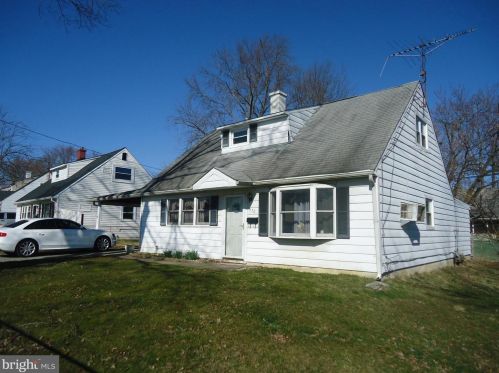570 Carlisle Dr, Yardley, PA 19067-6804