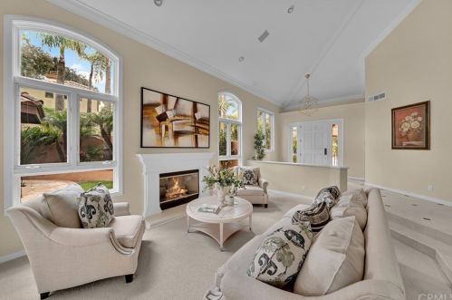 6471 Morningside Dr, Huntington Beach CA  92648-6106 exterior