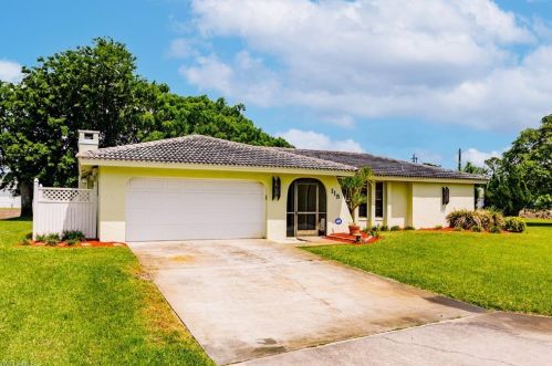 115 Sebring Cir, Lehigh Acres, FL 33936-5329