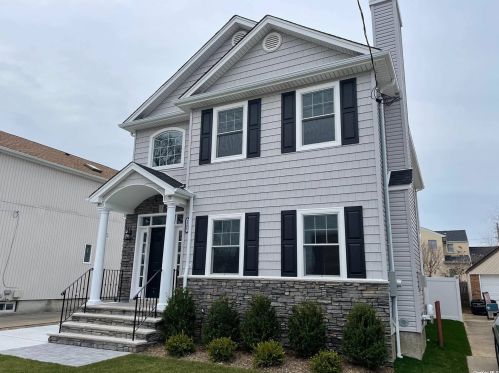 1505 Belmont Ave, New Hyde Park, NY 11040-4303