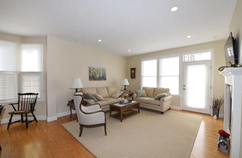 4 Chadwick Ct, Mashpee MA exterior