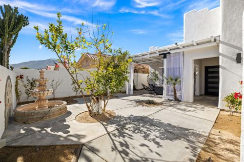 52815 Avenida Alvarado, La Quinta CA  92253-3318 exterior