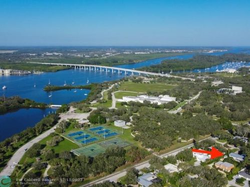 510 Flamevine Ln, Vero Beach, FL 32963-1801