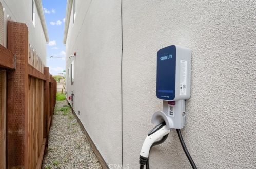 2032 Piru St, Compton CA  90222-3525 exterior