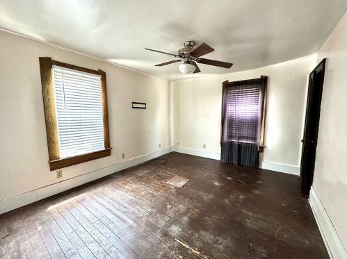 735 Oakland Ave, Hermitage PA  16146-2390 exterior