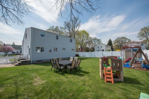 1051 Hamilton Ave, North Lindenhurst NY  11757-2130 exterior