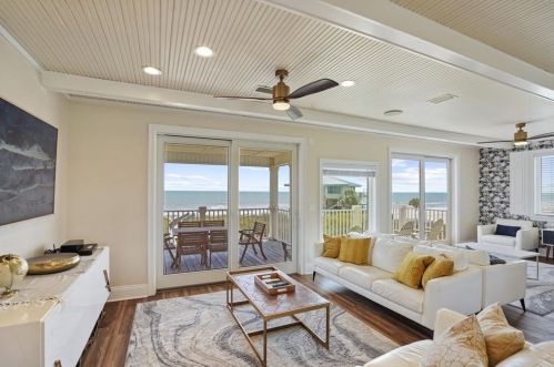 1564 Gulf Bch Dr, Saint George Island FL  32328-3106 exterior