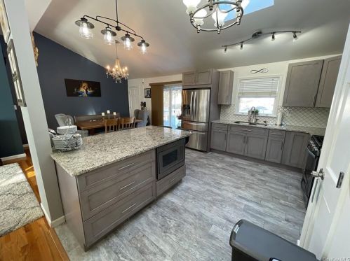 18 Lake Ave, Hillburn NY  10931-9002 exterior