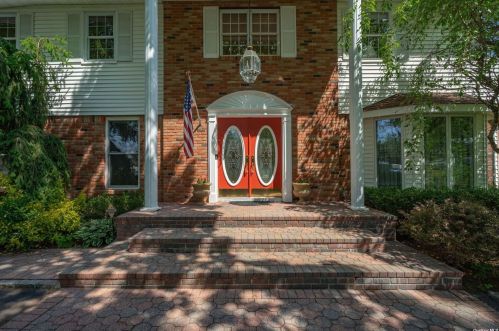 149 Cedrus Ave, Elwood NY  11731-4409 exterior