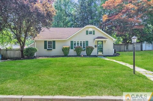 3 Bowne St, East Brunswick, NJ 08816-2944