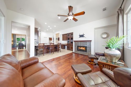 981 Park Ave, San Jacinto CA  92583-5407 exterior