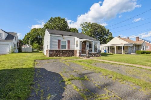 21 Newton Ave, Plainville, CT 06062-2801