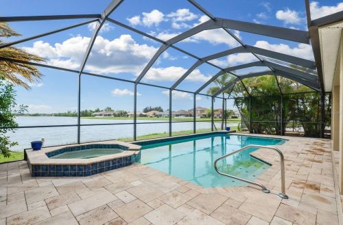 1310 Parker Den Dr, Ruskin, FL 33570-2029