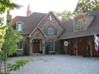 3048 Country Club Rd, Winston Salem, NC 27104-3018