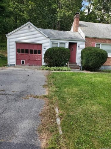 738 Vassar Rd, Poughkeepsie, NY 12603-6056