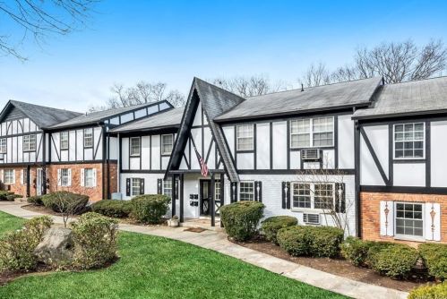 49 Parkside Dr, Airmont, NY 10901-7831