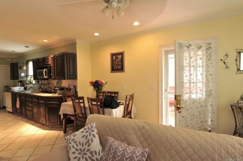5 Maurice Ave, Crotonville NY  10562-5204 exterior