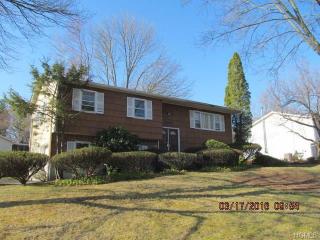 18 Roman Acres Dr, Garnerville, NY 10923-1124
