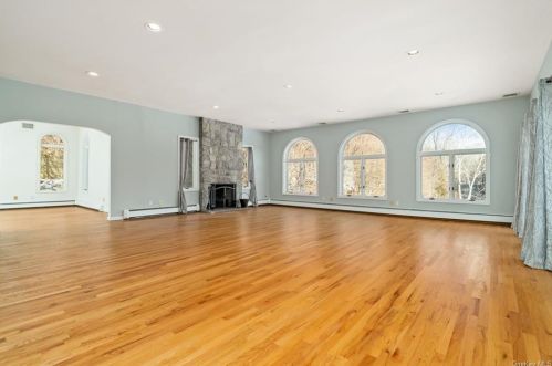 245 Bear Ridge Rd, Pleasantville NY  10570-1801 exterior