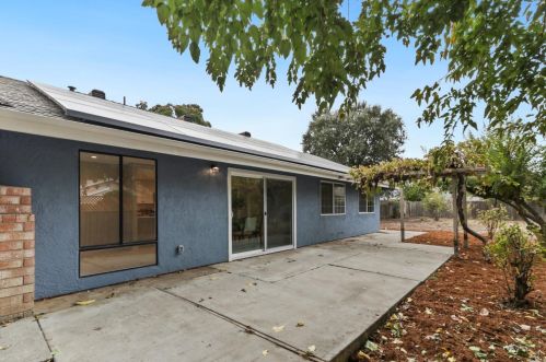 10 Clover Ct, Woodland CA  95695-3026 exterior