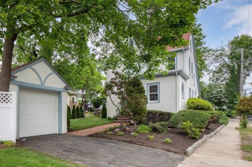 87 Woodbury St, Providence RI  02906-3509 exterior