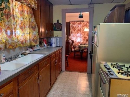 101-25 223rd St, Jamaica, NY 11429-1222
