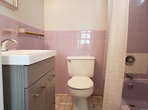 412 43rd St, North Lindenhurst NY  11757-2305 exterior