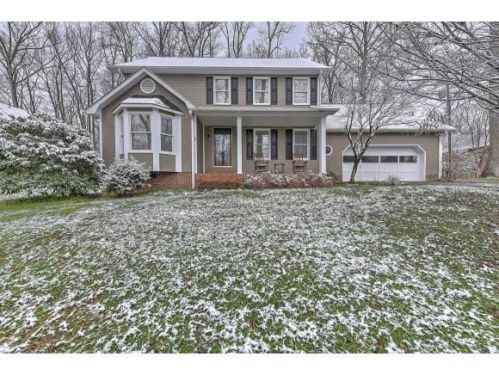 407 Hunters Crossing Ln, Kingsport, TN 37664-5453