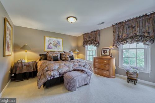 43527 Butler Pl, Leesburg VA 20176-7428 exterior