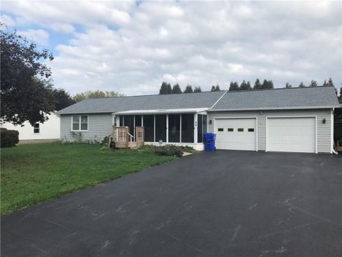 46 Cloverwood Dr, Brockport, NY 14420-1706