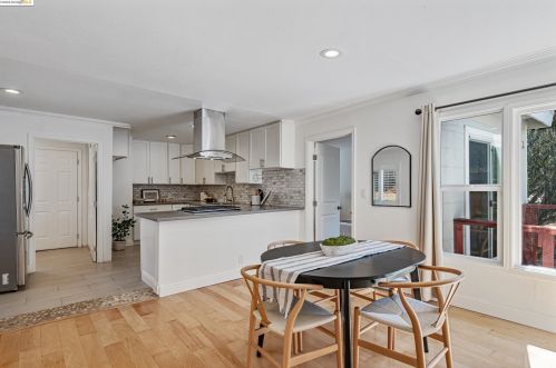 8437 Golf Links Rd, Oakland CA  94605-4118 exterior