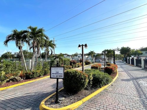 3690 56th Ave, Hollywood FL 33021-2278 exterior