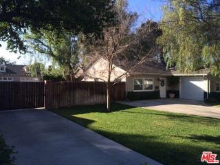 7441 Sylvia Ave, Los Angeles, CA 91335-2557