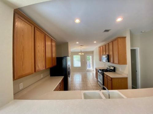 111 Salado Dr, Uhland TX  78640-5578 exterior