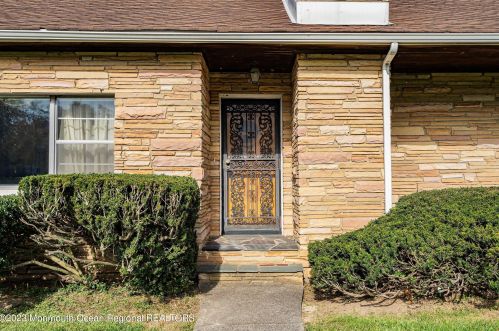 318 Parkview Ave, Tinton Falls, NJ 07712-4730