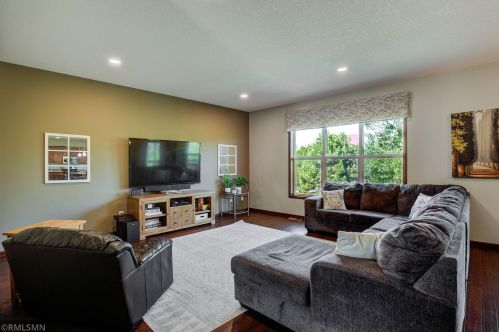 15732 Fairoaks Ave, Lino Lakes, MN 55038-8552